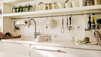 Objetos decorativos que ayudan a organizar tu cocina