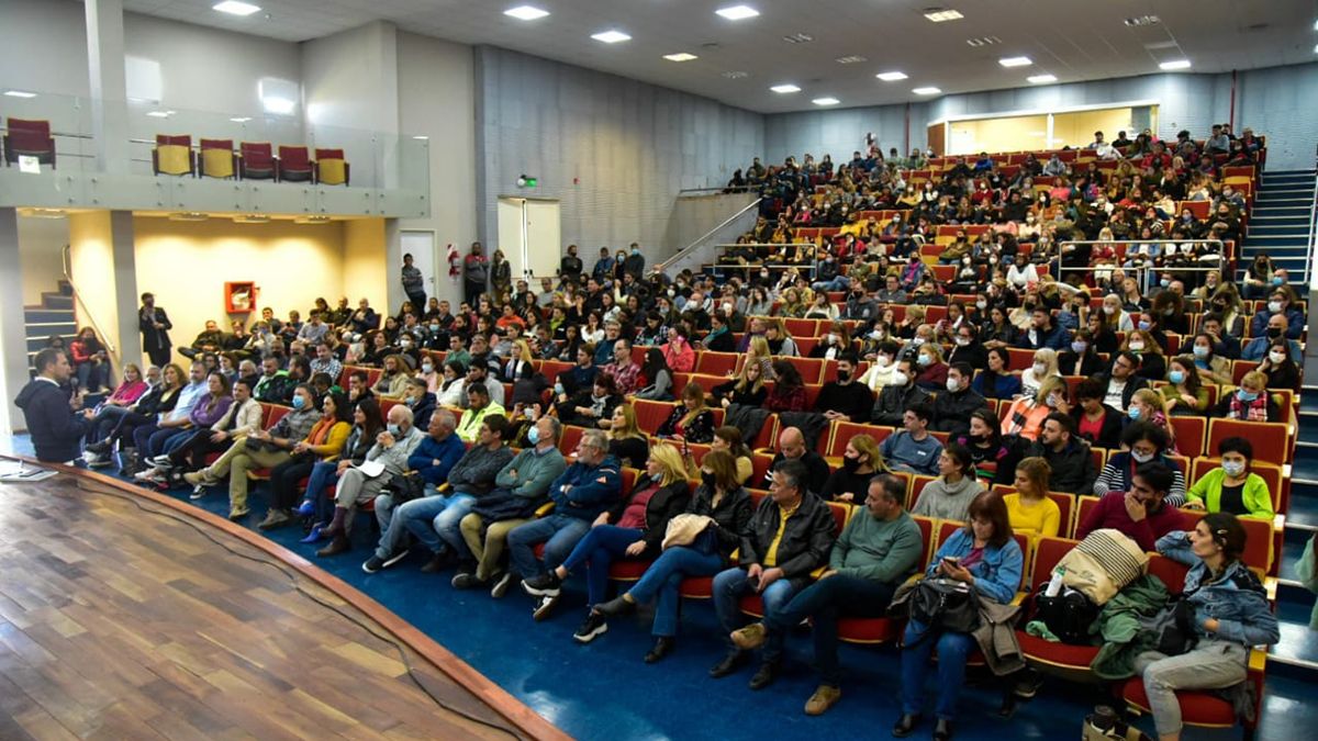 El encuentro se llevó a cabo en el auditorio de la UNVM y contó con la participación de autoridades de la UTN
