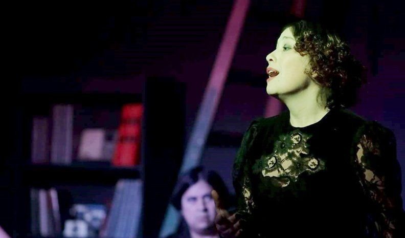 La escritora, cantante y protagonista de la obra, Leticia Soria.