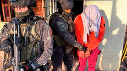cerraron dos puntos de venta de drogas con cuatro detenidos: el lider de la banda habia estado preso