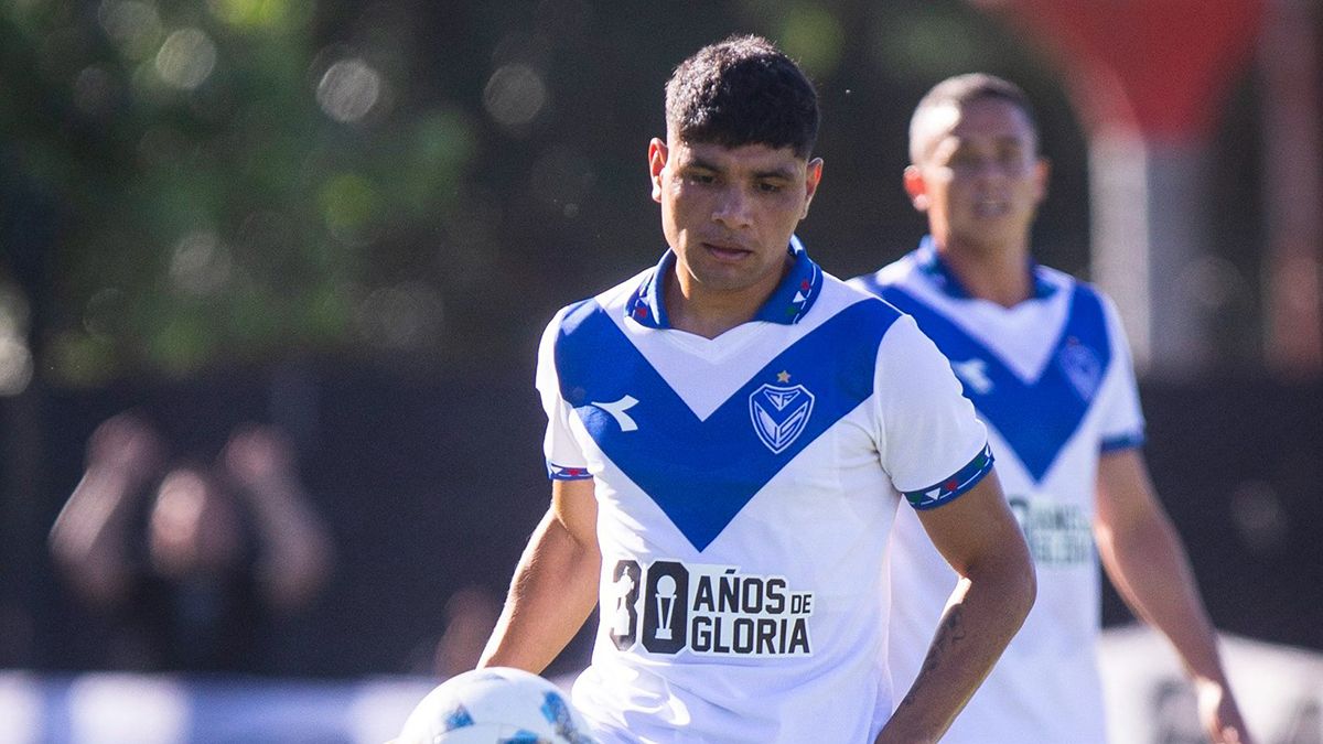 Velez Y Riestra Empatan Riestra Imparable En Casa