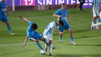 Estudiantes cayó de local ante Racing. y complicó aún más sus chances de permanencia Estudiantes cayó de local ante Racing. y complicó aún más sus chances de permanencia