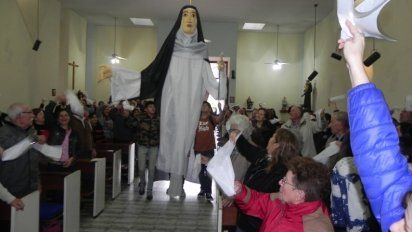 Patronales: la lluvia impidió la procesión pero hubo masiva asistencia en el templo