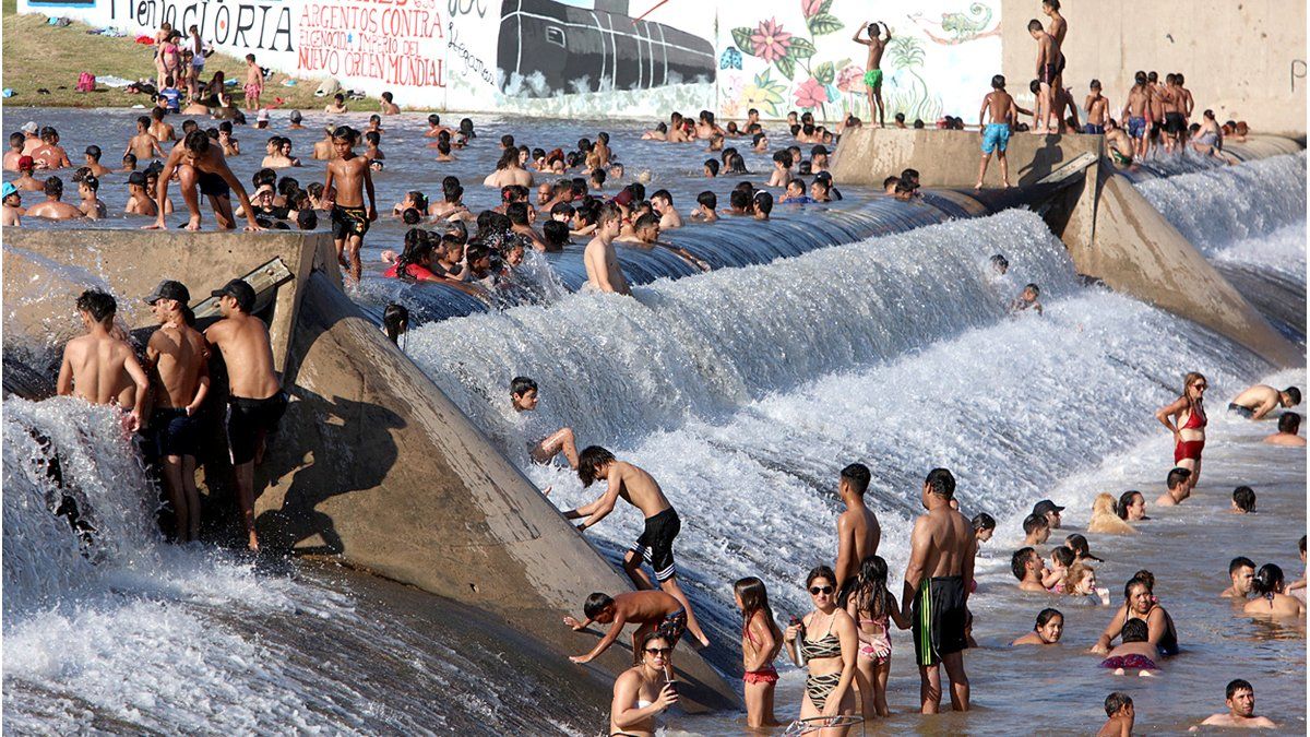 El Rio Lete El primer fin de semana de temporada en el río, con lleno total
