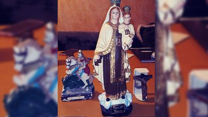 Fue detenido cuando vendía imágenes religiosas de dudosa procedencia
