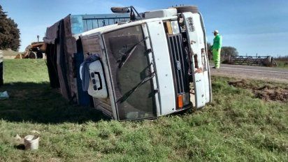 Vuelco sin heridos en ruta 8, cerca de Sampacho