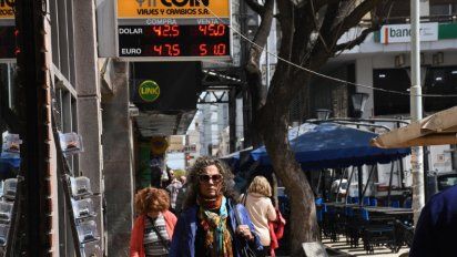 El dólar llegó a $ 45 en casas de cambio de la ciudad