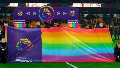 Un futbolista de la Premier confesó su homosexualidad