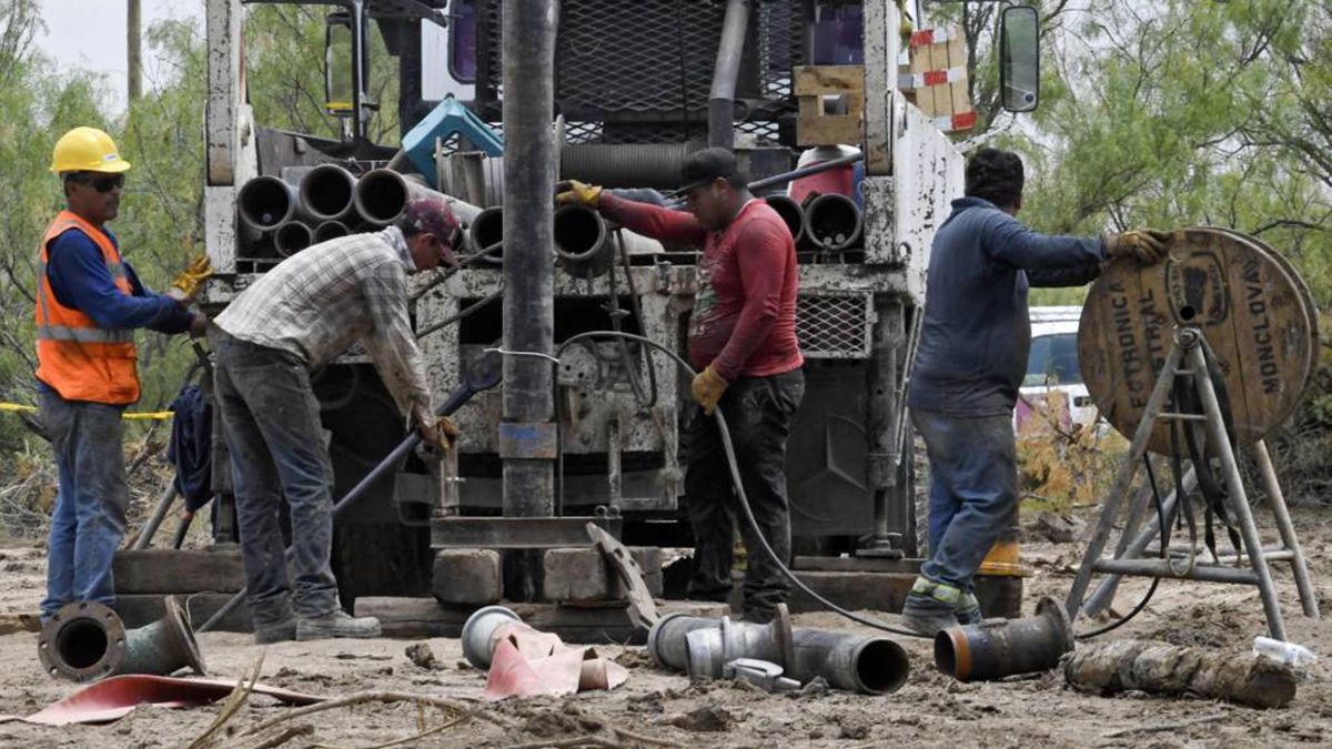 El rescate de diez trabajadores desaparecidos en una mina inundada de México desde el 3 de agosto podría tomar hasta once meses
