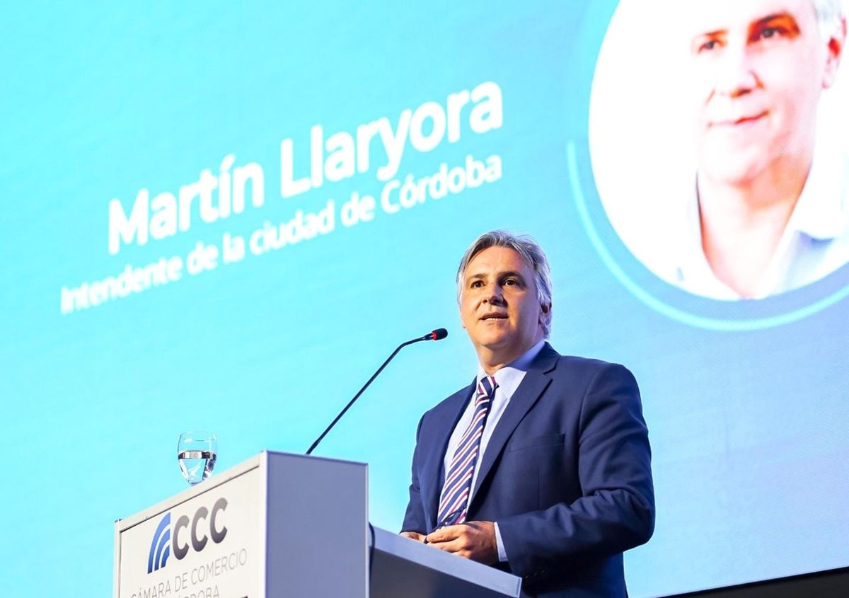 Llaryora disertó en un evento de la Cámara de Comercio de Córdoba.