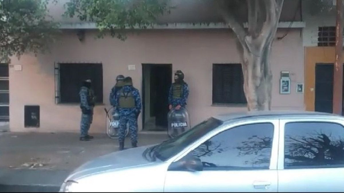 El allanamiento fue realizado en una vivienda situada en Uriburu al 700 del partido bonaerense de San Martín.