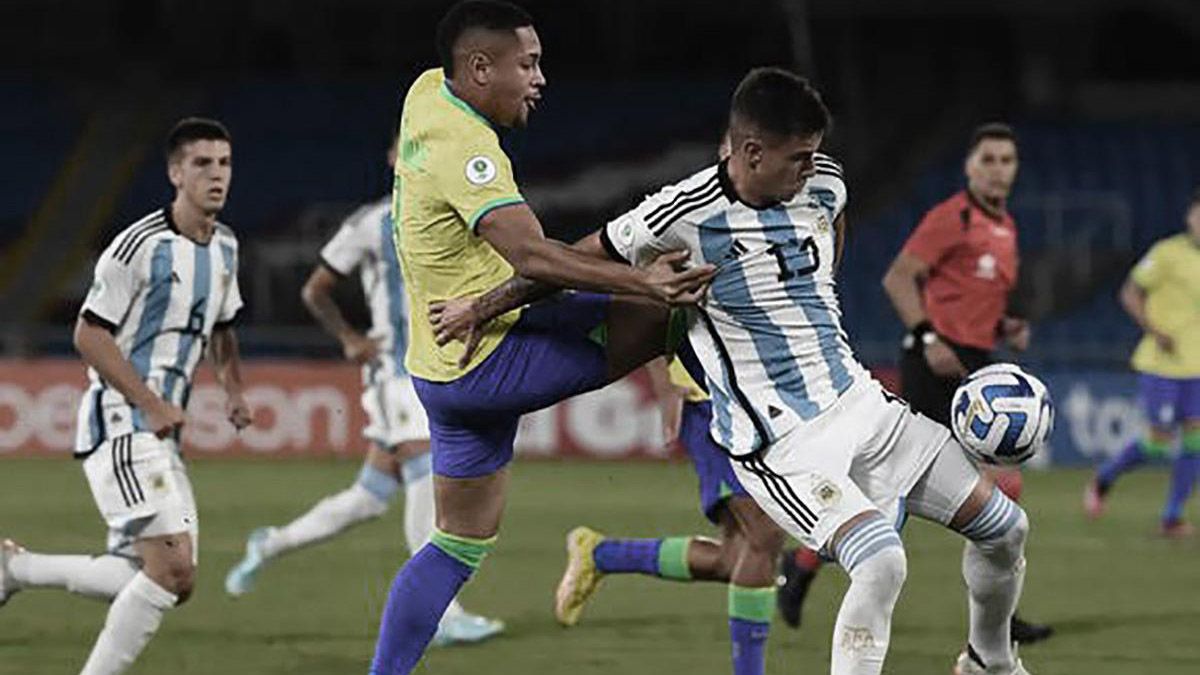 El Sub20 argentino perdió 3-1 con Brasil y ve comprometida su clasificación en el Sudamericano de Colombia