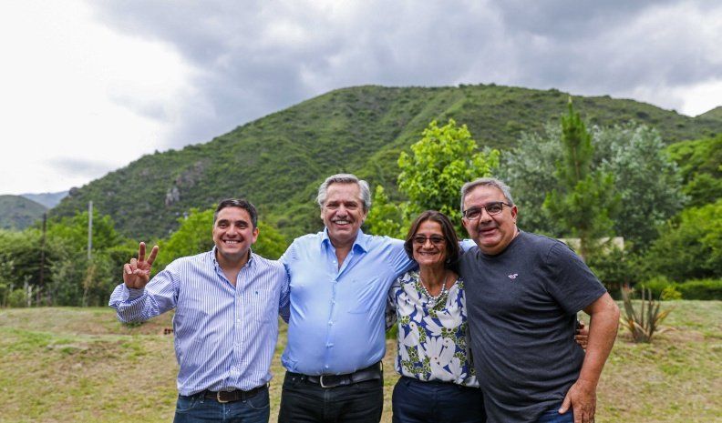 El presidente electo con Lucía Corpacci, la gobernadora de Catamarca, a quien visitó ayer en esa provincia.