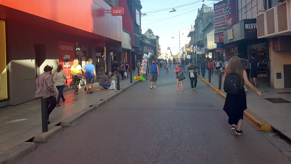 Los horarios de peatonales son de 10 a 13:30 y de 16 a 21 horas.