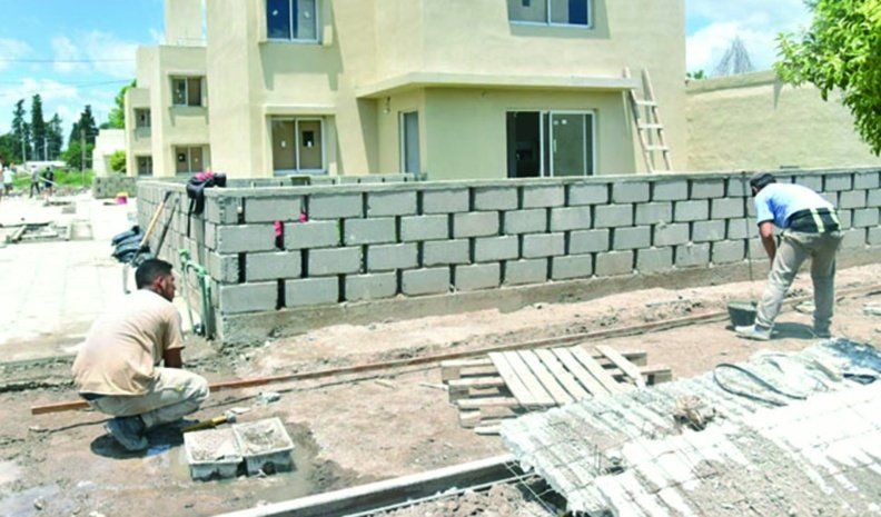 Avanza la construcción de 53 casas en barrio Evita y Los Olmos