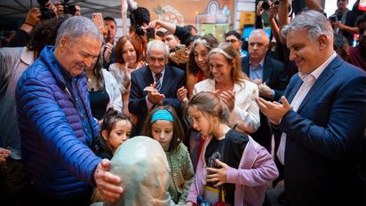 Llaryora y Schiaretti participaron de la inauguración de la obra plástica que conmemora a Sonia Torres