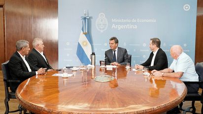 Massa les prometió a industriales de Córdoba más fluidez en importaciones