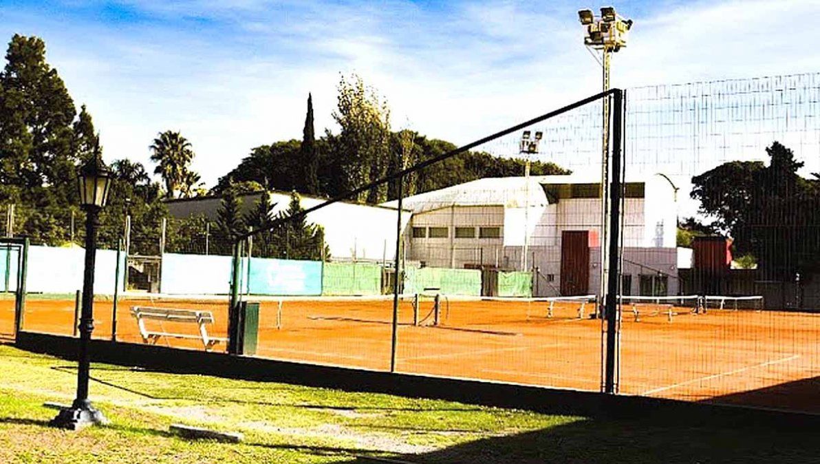 “El mayor capital de un club es la gente. Vengo del fútbol, pero no transformé a Española en un club de fútbol. Sumé a la familia”, dijo.