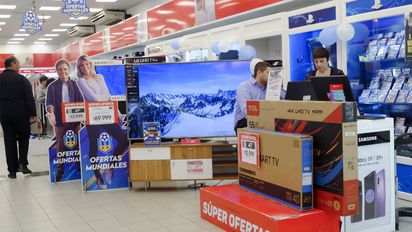 Las ventas del comercio cayeron 5,26 % en abril, la baja más grande en un año