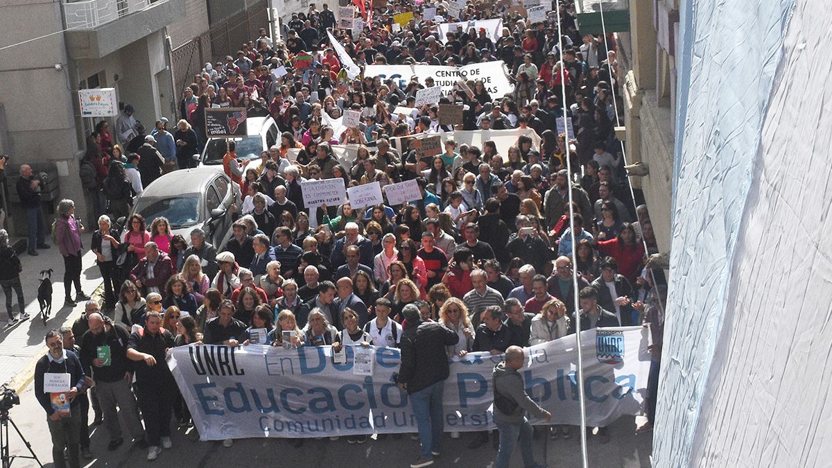 La masiva movilización en Río Cuarto en respaldo a las universidades. Foto: Estela Zogbe.