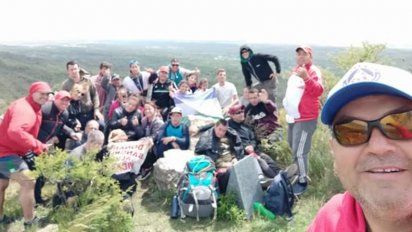 Unos 26 huinquenses con discapacidad hicieron cumbre en el Cerro Blanco