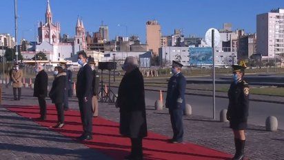 Manuel Calvo encabezó el acto por el Día de la Bandera