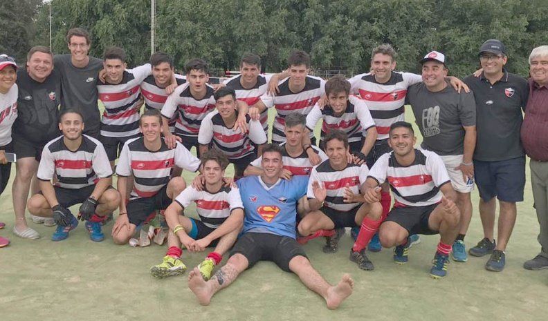 El plantel de San Martín de Villa María finalista en la competencia de hockey sobre césped masculina de Santa Fe.