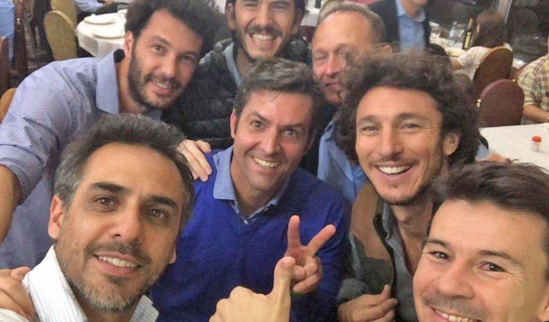 Agustín Calleri, junto a los extenistas que lo acompañaron en la lista.