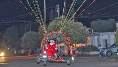 Navidad sin pirotecnia en la zona y con Papá Noel que llegó en paratrike