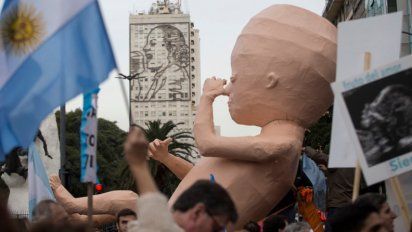 Miles de personas marcharon contra el aborto en Buenos Aires