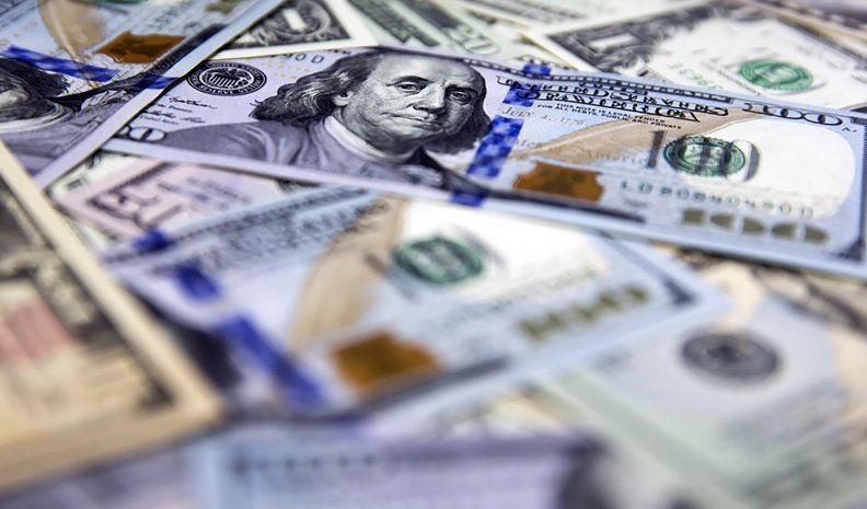 El dólar operó a la baja en una semana marcada por el clima electoralista.