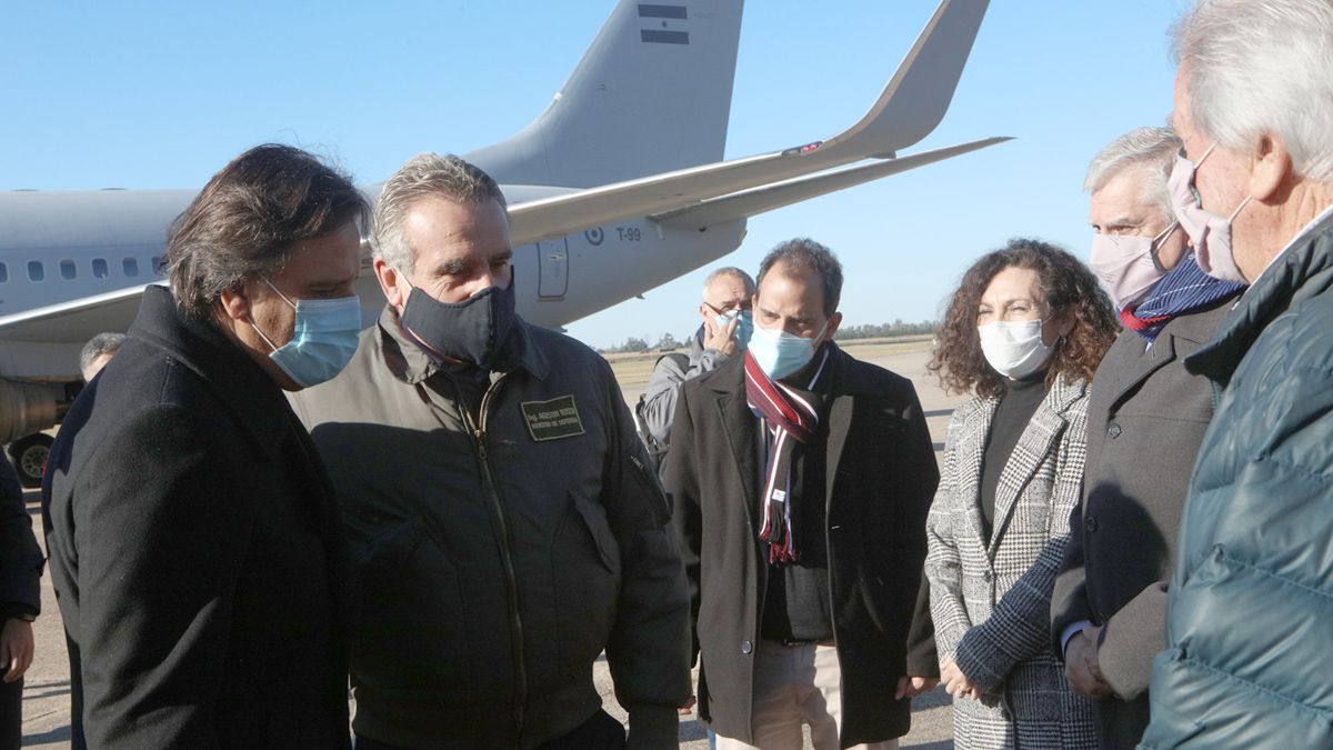 El intendente Llamosas con los diputados Gutiérrez y Márquez también participaron del recibimiento.