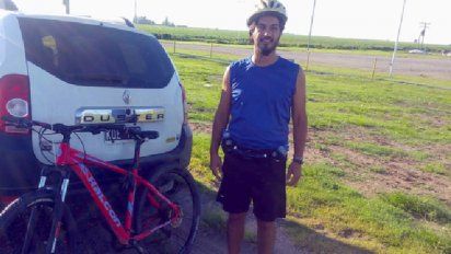 El padre Ángel recorrió 150 kilómetros  en bici para llegar a su nueva parroquia
