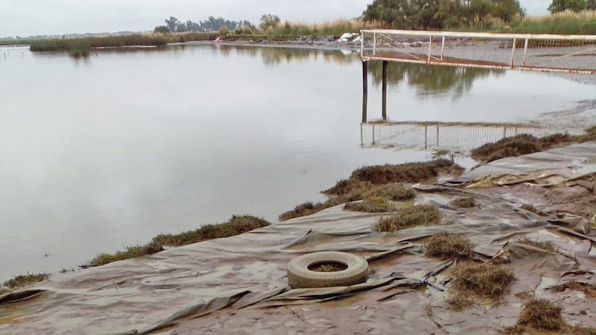 La laguna de Ucacha se redujo  al 5% de su volumen tras la rotura del vertedero
