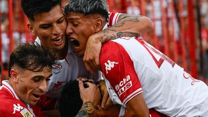 Huracán ganó el clásico y se quedó con el invicto de San Lorenzo