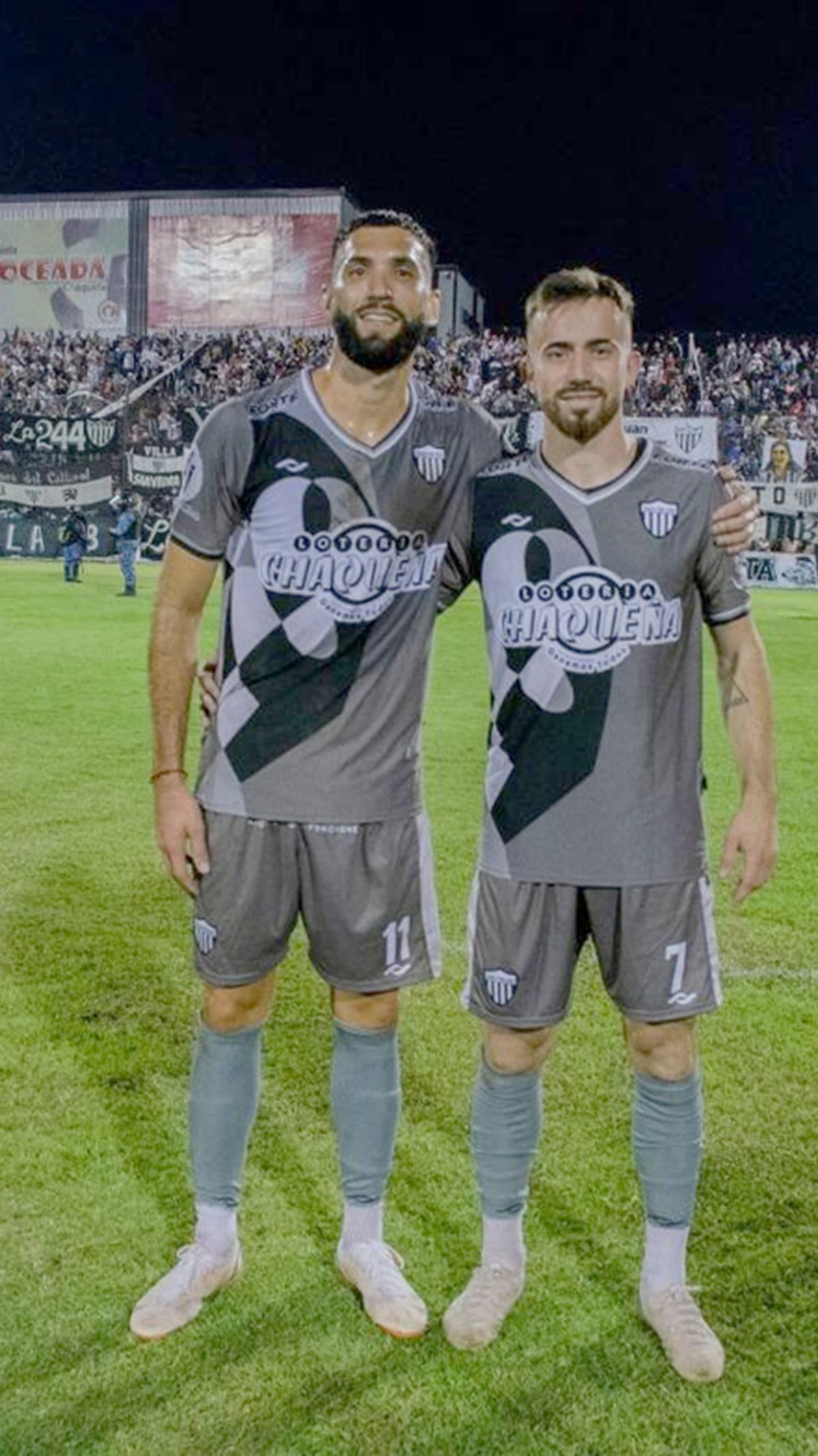 arnerone y Cuello.  Martín ya jugó Primera Nacional entre 2021 y 2023 en su país vistiendo las camisetas de Racing de Córdoba, Chaco For Ever y Estudiantes de Caseros. En Chaco hizo amistad con Álvaro Cuello quien lo recibió en AAE.