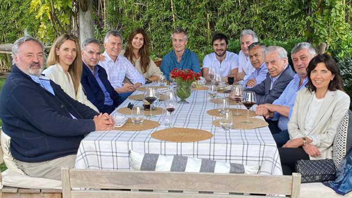 Macri almorzó con Vargas Llosa y la diputada española Álvarez de Toledo