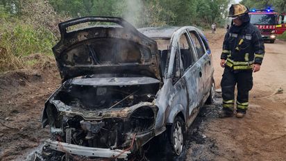 Viajaba a Alpa Corral con su hijo y se incendió su auto en ex ruta 36