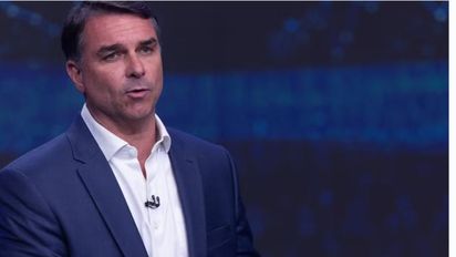 La Justicia de Brasil le prohibió salir del país a Flávio Bolsonaro