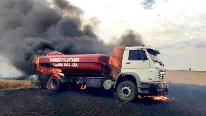 Se quemó un camión de bomberos de Alejandro cuando combatían un incendio