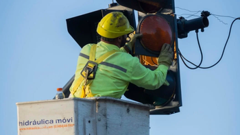 Colocaron reductores de velocidad en los semáforos de la avenida Marcelo T. de Alvear