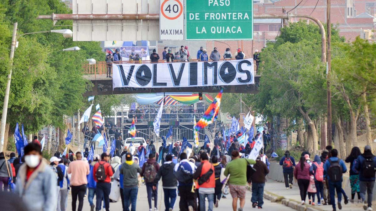 El regreso del expresidente de Bolivia se realizó con un acto en el paso fronterizo.