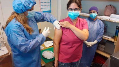 Llegaron las vacunas y comenzó su aplicación en el Pasteur