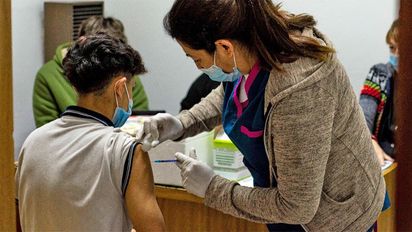 La ministra de Salud recomendó volver a usar barbijo y vacunarse