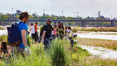En adhesión a una jornada mundial, se limpió el río
