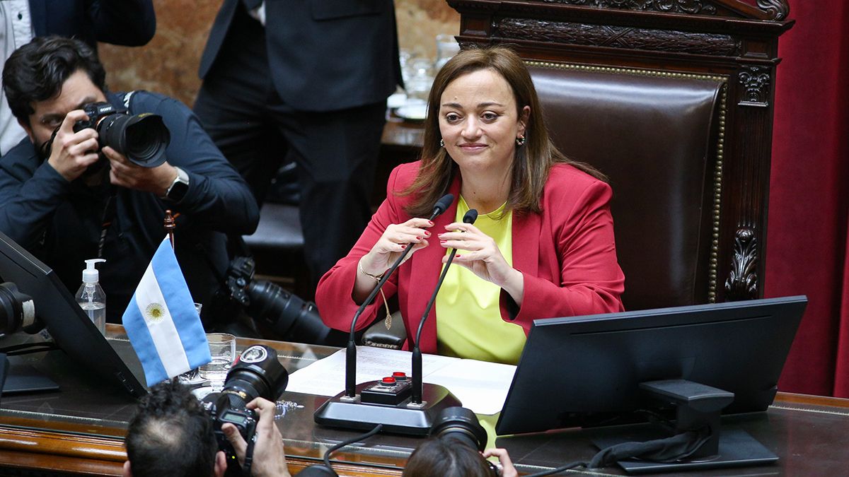 Cecilia Moreau asumió como la primera presidenta mujer de la Cámara de Diputados.