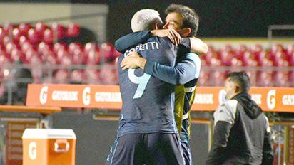 Racing, con ventaja, recibe a San Pablo en el Cilindro de Avellaneda