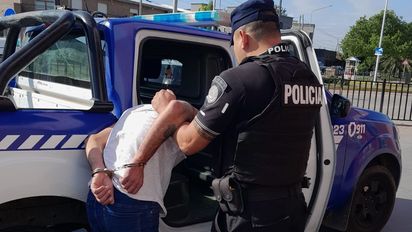 Robó una botella de vino en un supermercado y fue detenido 