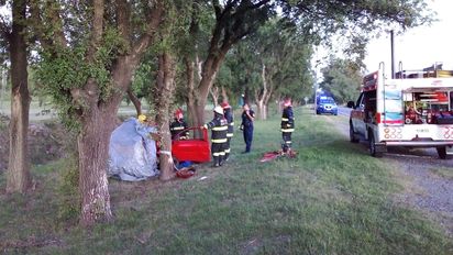 Muere una mujer al despistar y chocar contra un árbol en el ingreso a La Carlota