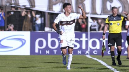 Racing fue goleado por Platense en el estadio Ciudad de Vicente López y sigue en caída